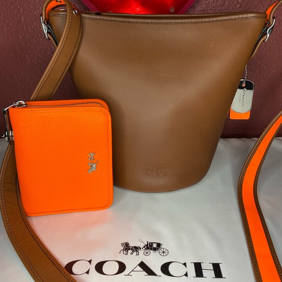 Coach Calf Leather Duffle & Matching Neon Wallet - Picture 2 of 14